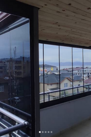 Cam balkon