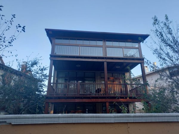 siyah cam balkon
